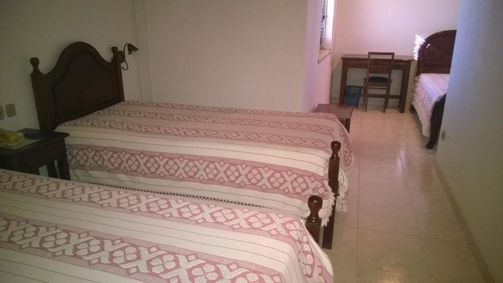 Residencial Gabriel Hotel Santiago do Cacem Phòng bức ảnh